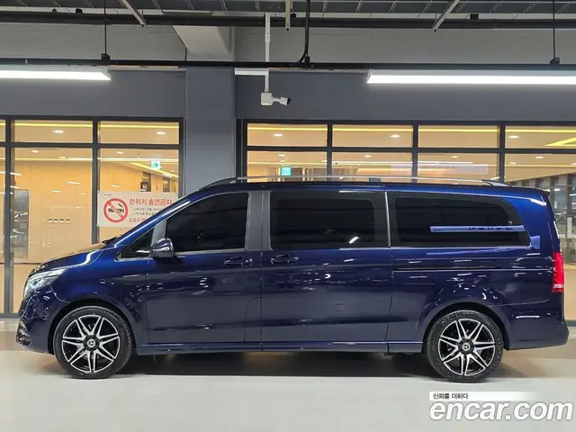 Mercedes-Benz V-Class 2022 1.9 автомат (гидро), миниатюра 3