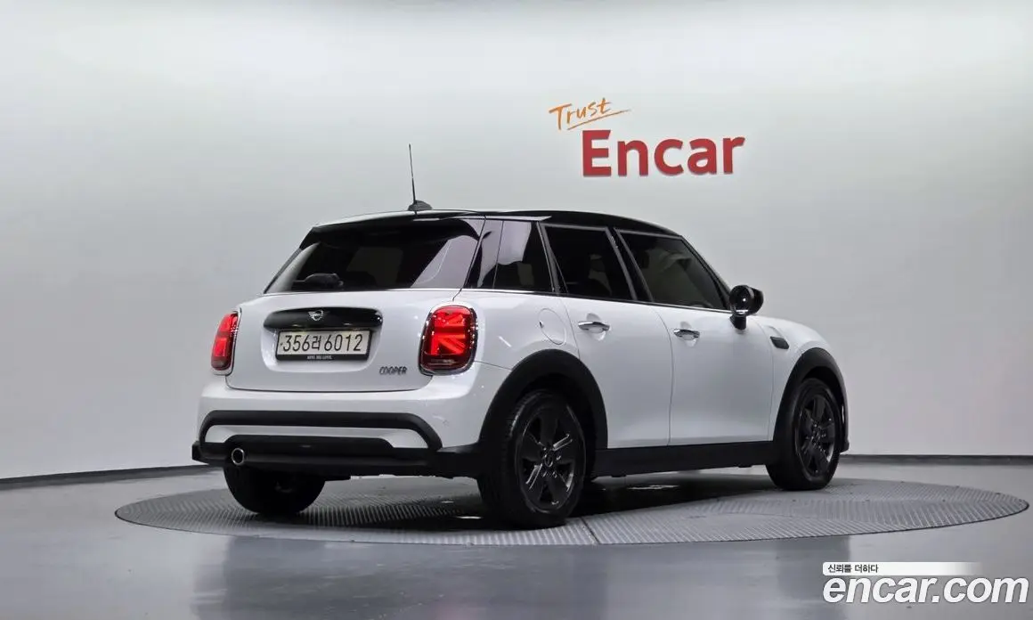 Mini Cooper 2023 1.5 автомат (гидро), фото 2