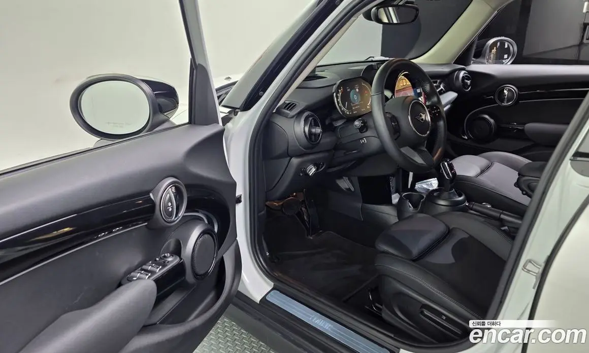 Mini Cooper 2023 1.5 автомат (гидро), фото 13