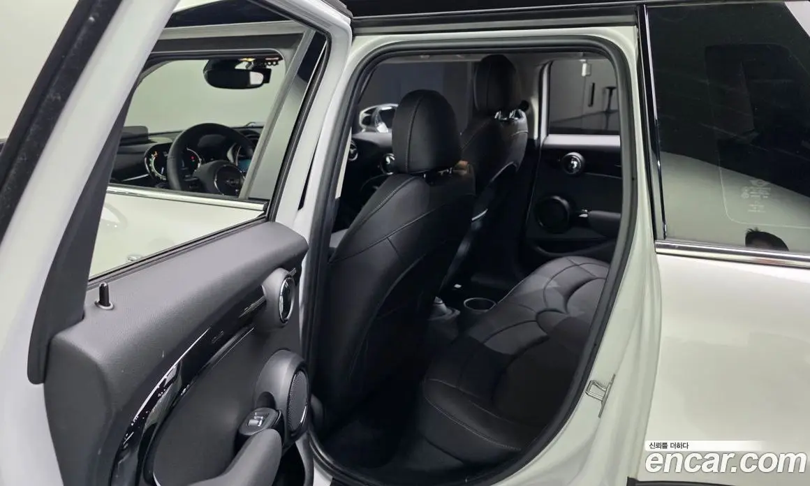 Mini Cooper 2023 1.5 автомат (гидро), фото 16