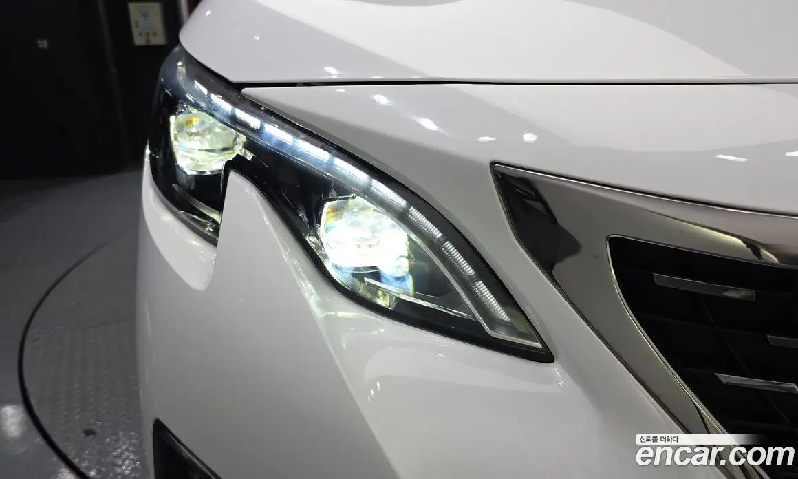Peugeot 5008 2019 1.5 автомат (гидро), фото 8