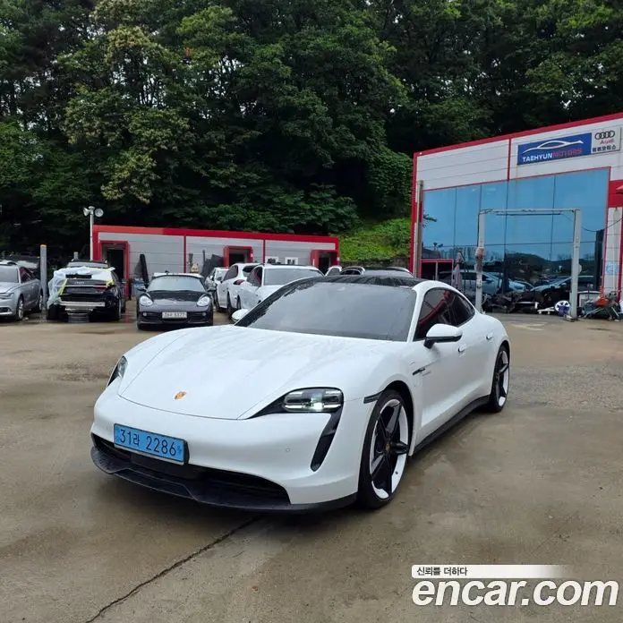 Porsche Taycan 2022 0.1 автомат (гидро), фото 1