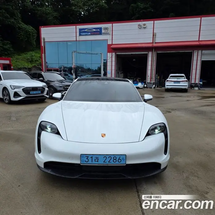 Porsche Taycan 2022 0.1 автомат (гидро), фото 2