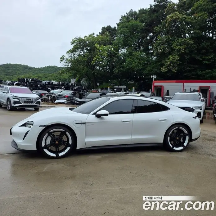 Porsche Taycan 2022 0.1 автомат (гидро), фото 3