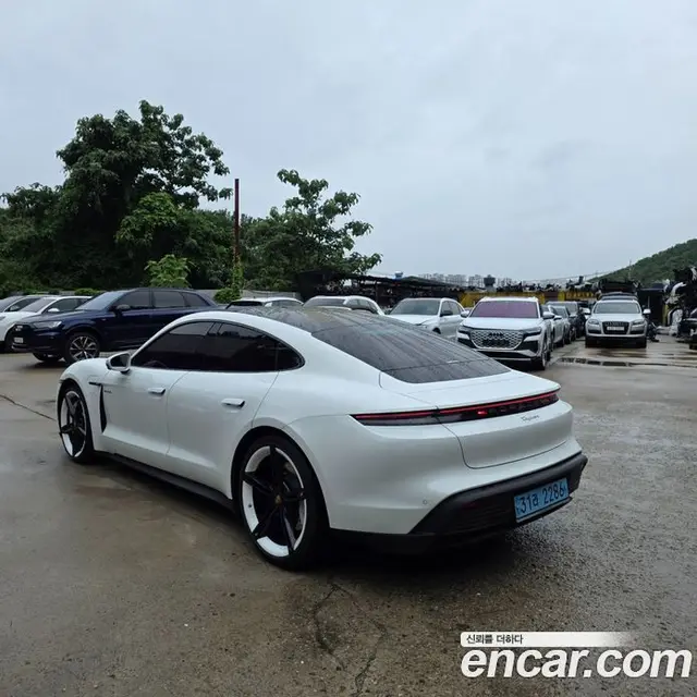 Porsche Taycan 2022 0.1 автомат (гидро), миниатюра 4