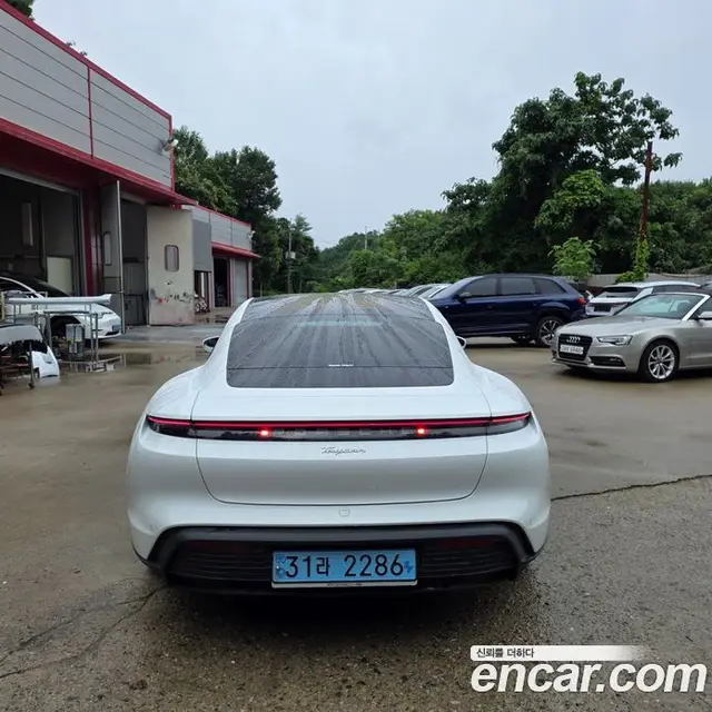 Porsche Taycan 2022 0.1 автомат (гидро), миниатюра 5