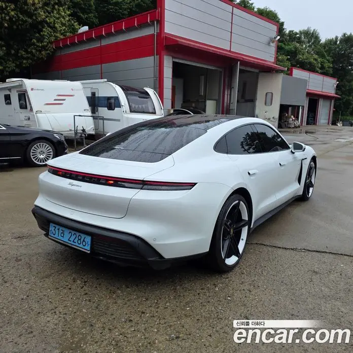 Porsche Taycan 2022 0.1 автомат (гидро), фото 6