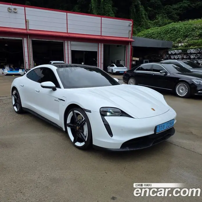 Porsche Taycan 2022 0.1 автомат (гидро), фото 8