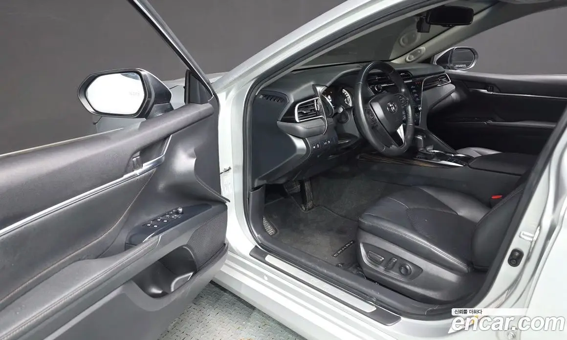 Toyota Camry 2018 2.5 автомат (гидро), фото 11