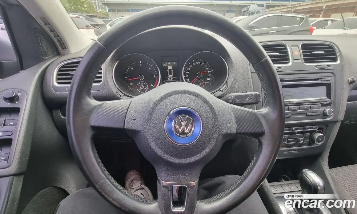 Volkswagen Golf 2011 2.0 автомат (гидро), фото 10