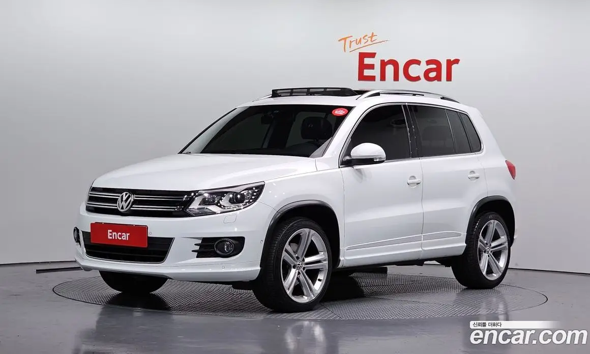 Volkswagen Tiguan 2014 2.0 автомат (гидро), фото 1