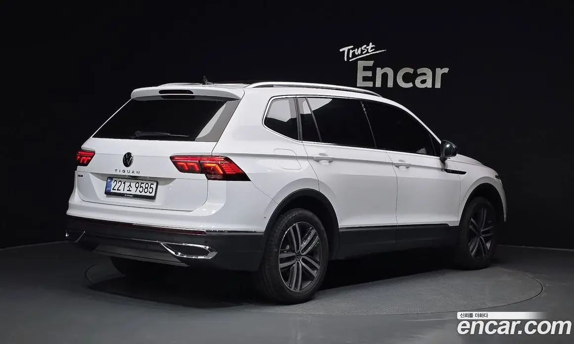 Volkswagen Tiguan 2023 2.0 автомат (гидро), фото 2