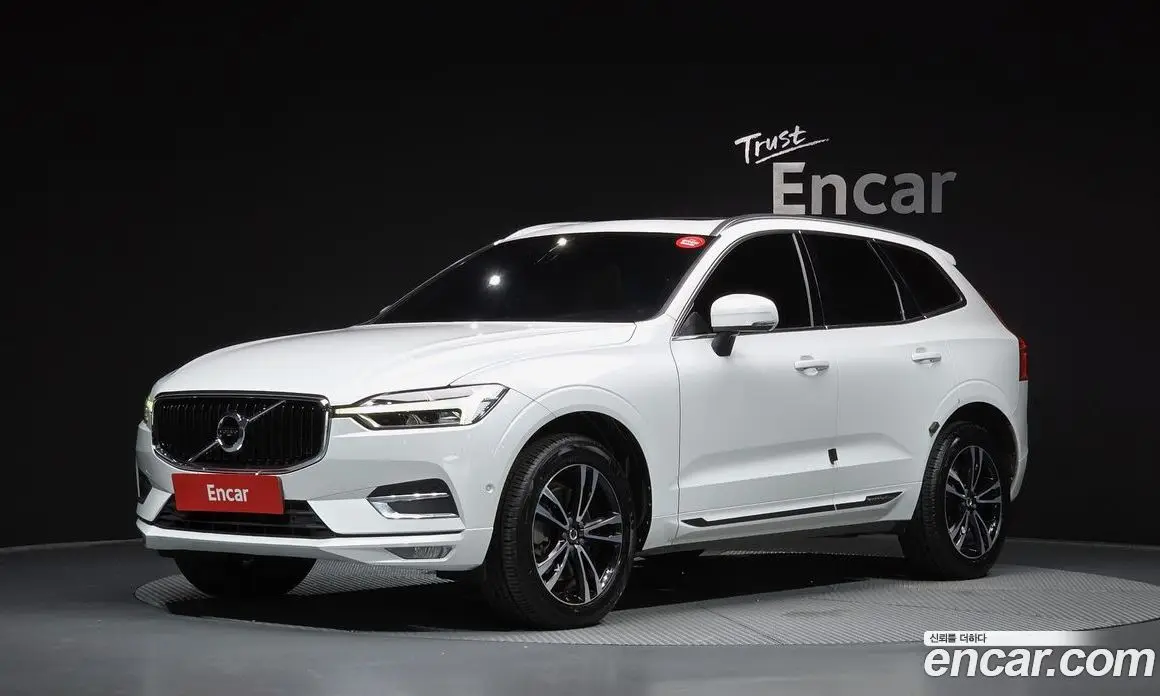 Volvo XC60 2018 2.0 автомат (гидро), фото 1