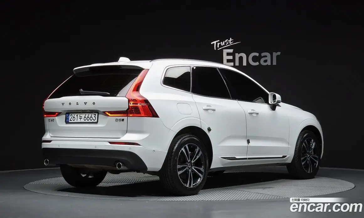 Volvo XC60 2018 2.0 автомат (гидро), фото 2