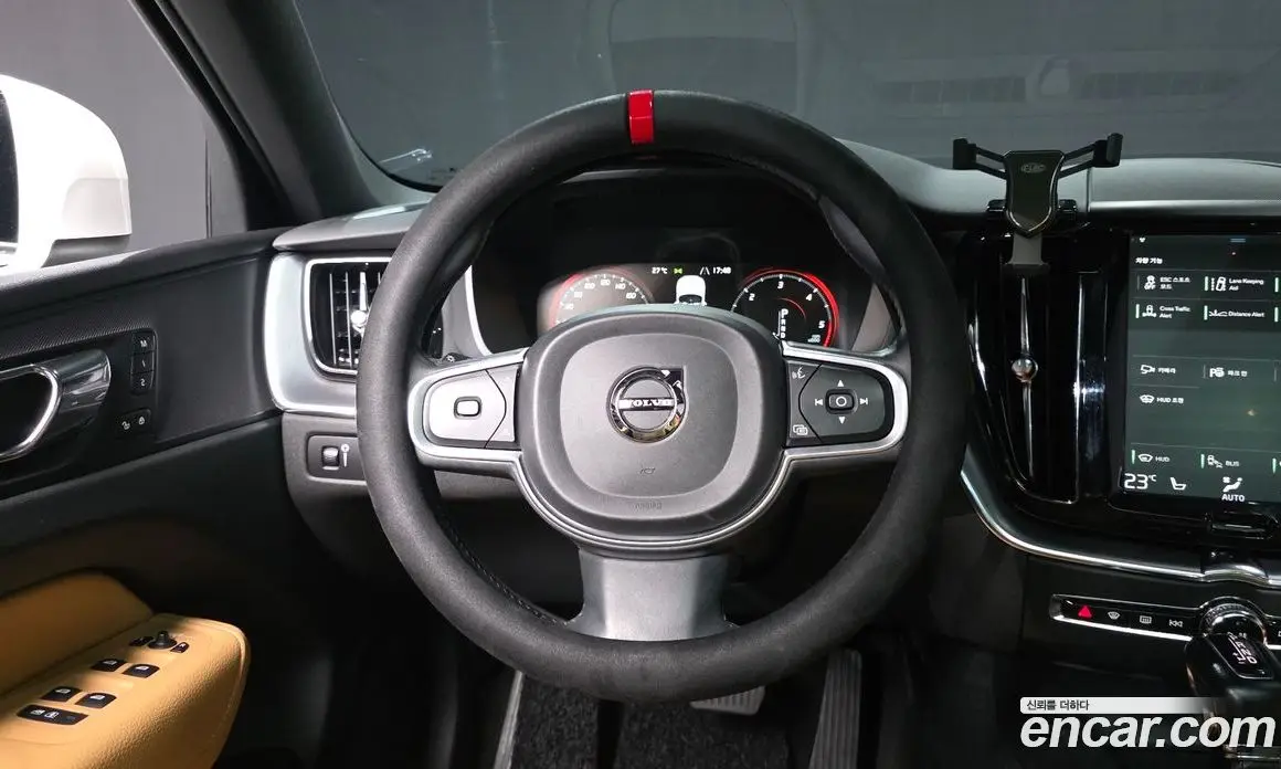 Volvo XC60 2018 2.0 автомат (гидро), фото 19