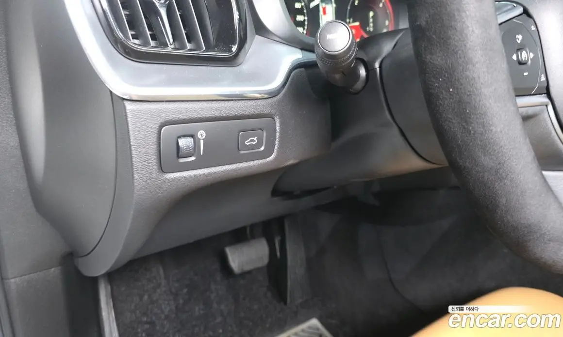 Volvo XC60 2018 2.0 автомат (гидро), фото 28