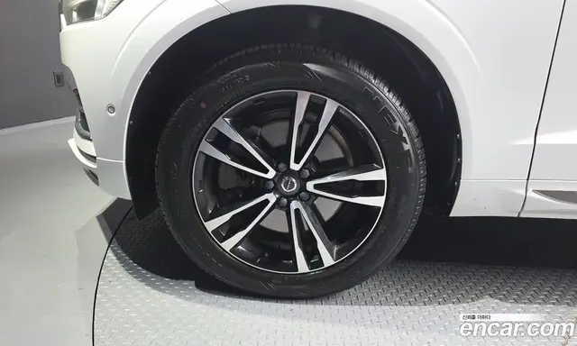 Volvo XC60 2018 2.0 автомат (гидро), миниатюра 5