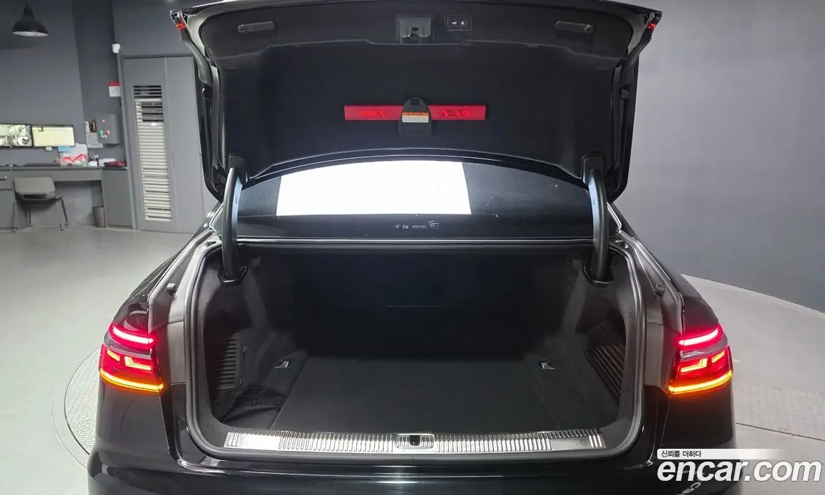 Audi A8 2021 4.0 автомат (гидро), фото 26