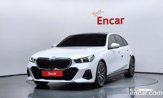 BMW 5 серия, 2025, 3 965 км