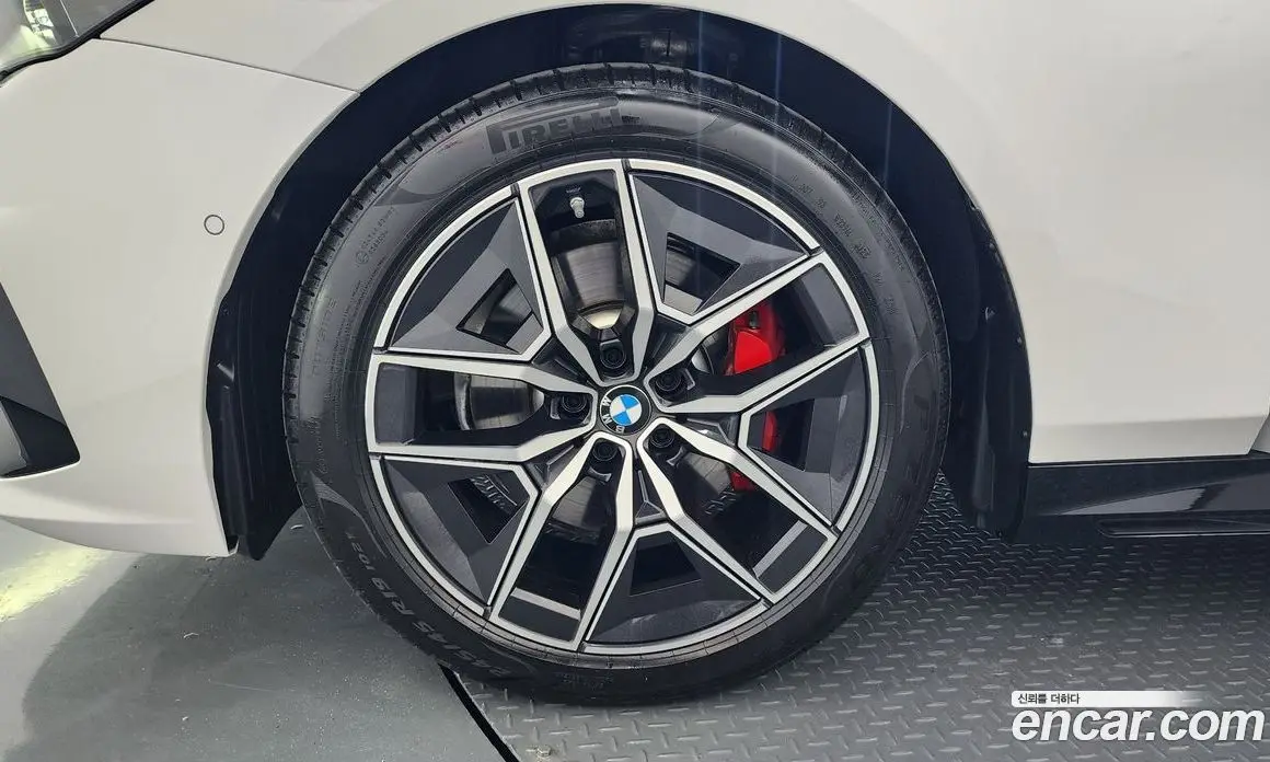 BMW 5 серия 2025 2.0 автомат (гидро), фото 5