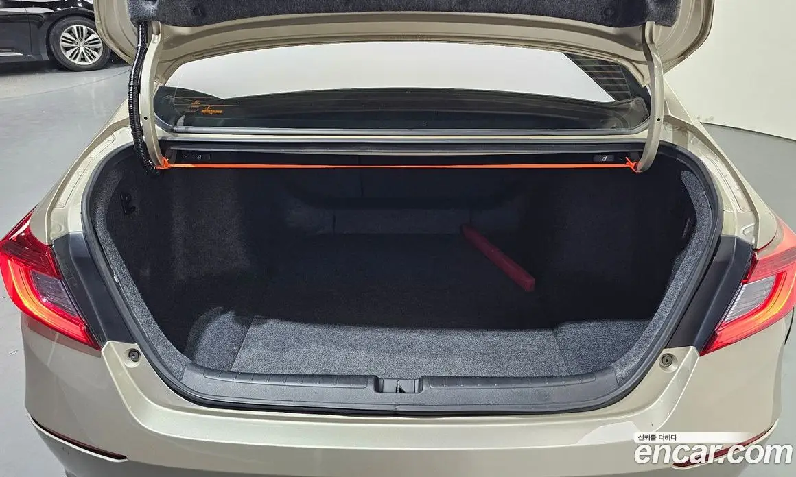 Honda Accord 2018 2.0 автомат (гидро), фото 20