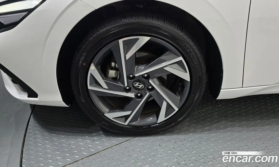 Hyundai Avante 2025 1.6 автомат (гидро), фото 5