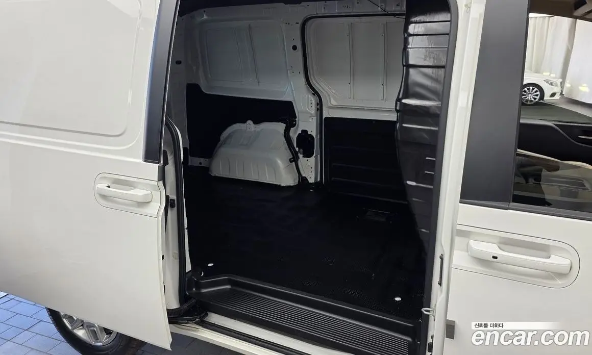 Hyundai Staria 2023 2.2 автомат (гидро), фото 11