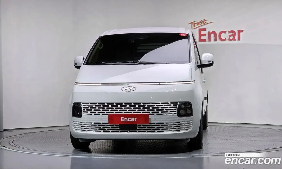 Hyundai Staria 2023 2.2 автомат (гидро), фото 3
