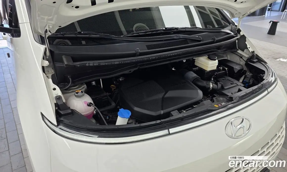 Hyundai Staria 2023 2.2 автомат (гидро), фото 6