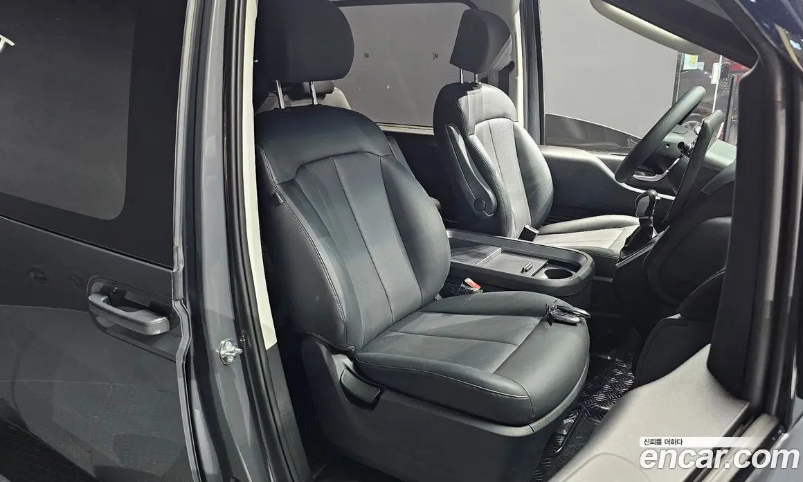 Hyundai Staria 2025 3.5 автомат (гидро), фото 11
