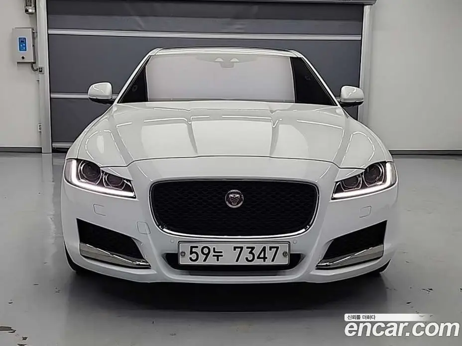 Jaguar XF 2017 2.0 автомат (гидро), фото 2 Jaguar XF 2017 2.0 автомат (гидро), фото 2