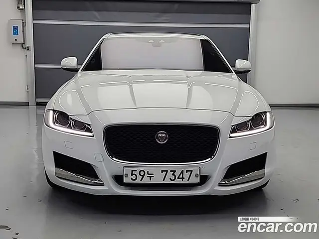 Jaguar XF 2017 2.0 автомат (гидро), миниатюра 2 Jaguar XF 2017 2.0 автомат (гидро), миниатюра 2