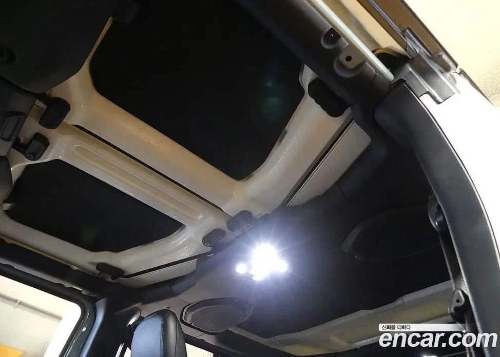 Jeep Wrangler 2023 2.0 автомат (гидро), фото 19