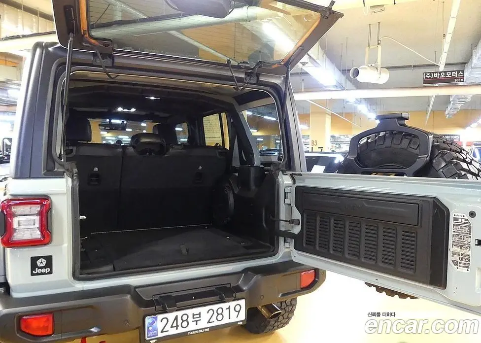 Jeep Wrangler 2023 2.0 автомат (гидро), фото 4