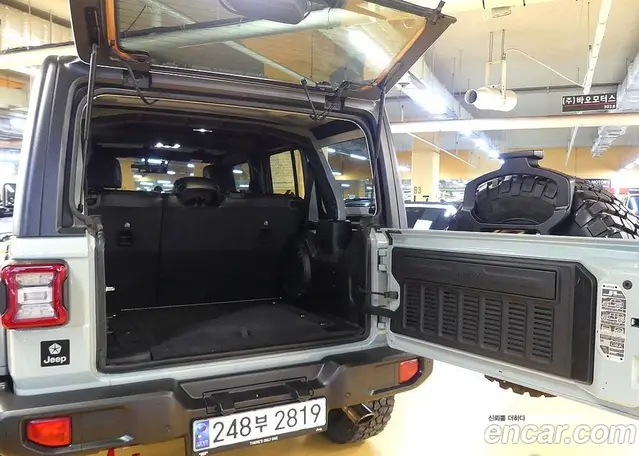 Jeep Wrangler 2023 2.0 автомат (гидро), миниатюра 4