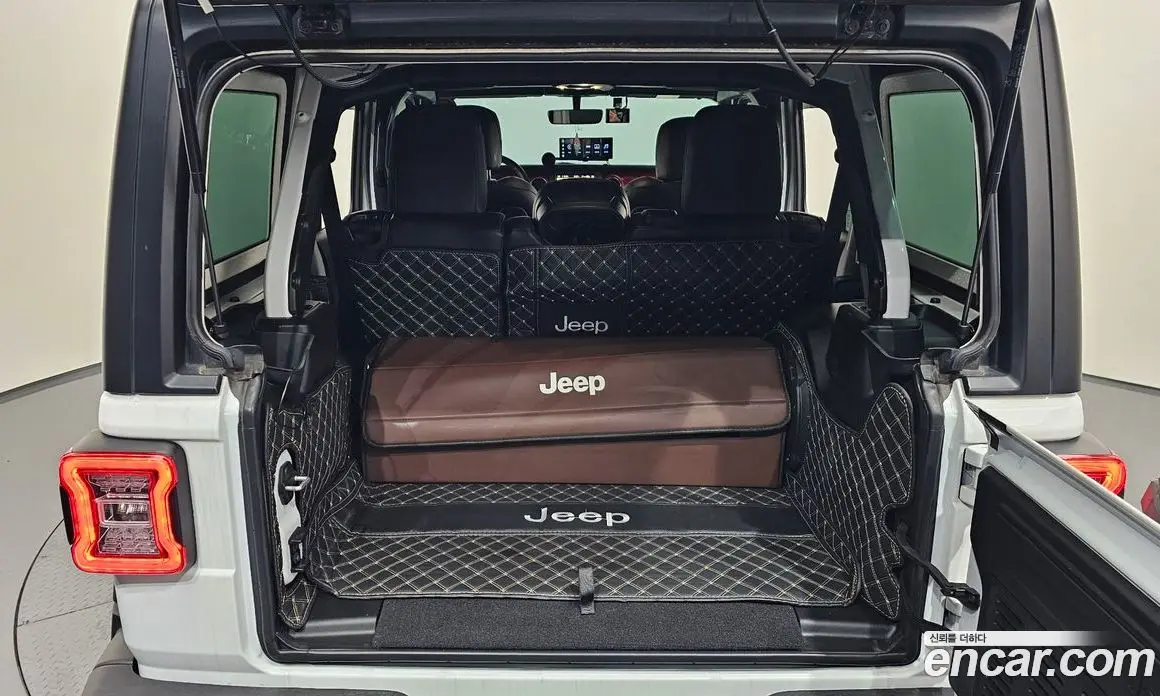 Jeep Wrangler 2023 2.0 автомат (гидро), фото 23