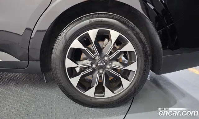 Kia Carnival 2023 2.2 автомат (гидро), миниатюра 6