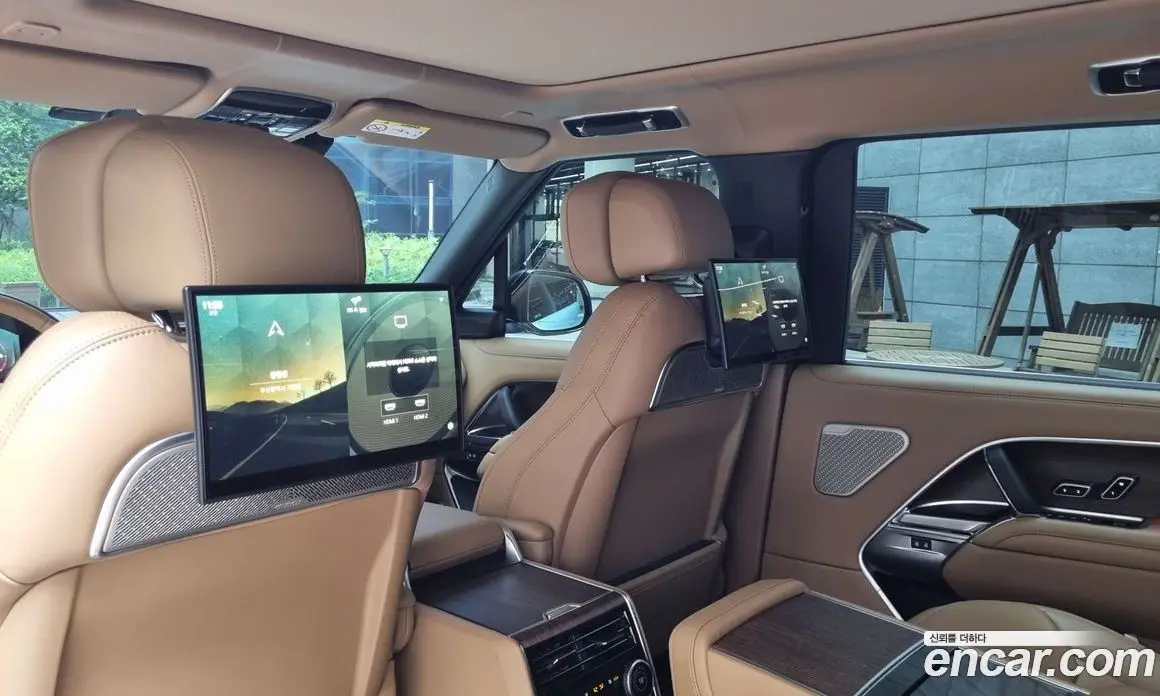 Land Rover Range Rover 2023 4.4 автомат (гидро), фото 13