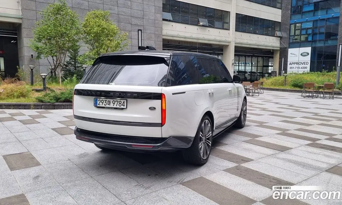 Land Rover Range Rover 2023 4.4 автомат (гидро), фото 4