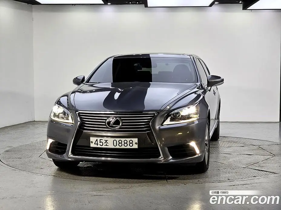 Lexus LS 2016 4.6 автомат (гидро), фото 2 Lexus LS 2016 4.6 автомат (гидро), фото 2
