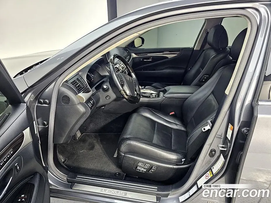 Lexus LS 2016 4.6 автомат (гидро), фото 8 Lexus LS 2016 4.6 автомат (гидро), фото 8