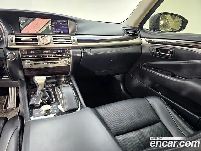 Lexus LS 2016 4.6 автомат (гидро), миниатюра 10 Lexus LS 2016 4.6 автомат (гидро), миниатюра 10