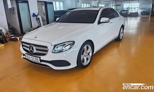 Mercedes-Benz E-Class 2017 1.9 автомат (гидро), миниатюра 1 Mercedes-Benz E-Class 2017 1.9 автомат (гидро), миниатюра 1