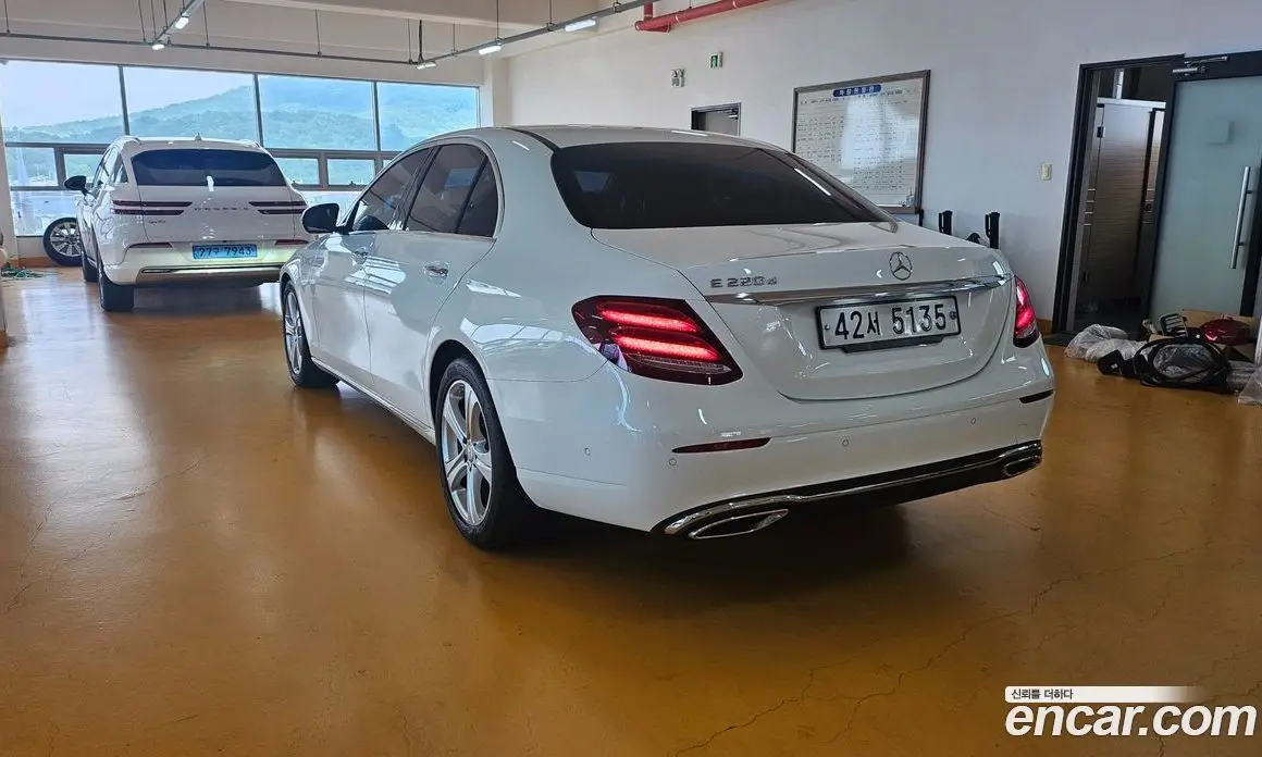 Mercedes-Benz E-Class 2017 1.9 автомат (гидро), фото 4 Mercedes-Benz E-Class 2017 1.9 автомат (гидро), фото 4