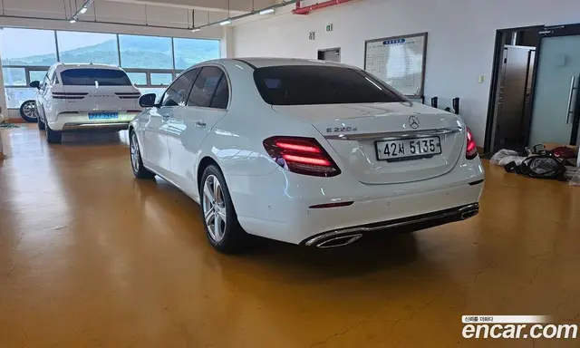 Mercedes-Benz E-Class 2017 1.9 автомат (гидро), миниатюра 4 Mercedes-Benz E-Class 2017 1.9 автомат (гидро), миниатюра 4