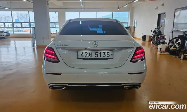 Mercedes-Benz E-Class 2017 1.9 автомат (гидро), миниатюра 5 Mercedes-Benz E-Class 2017 1.9 автомат (гидро), миниатюра 5