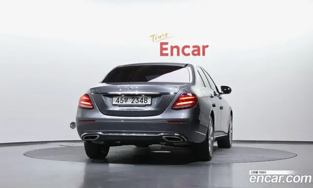 Mercedes-Benz E-Class 2018 2.0 автомат (гидро), миниатюра 3