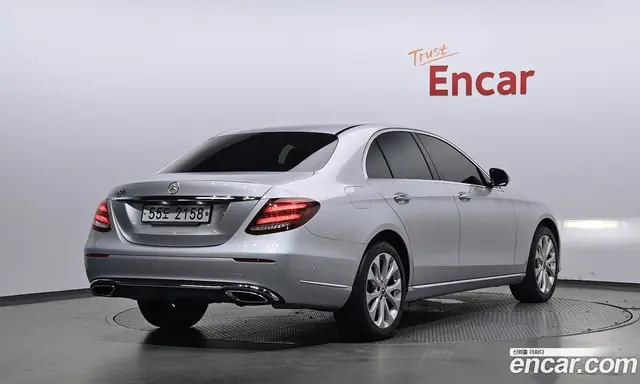 Mercedes-Benz E-Class 2018 2.0 автомат (гидро), миниатюра 2