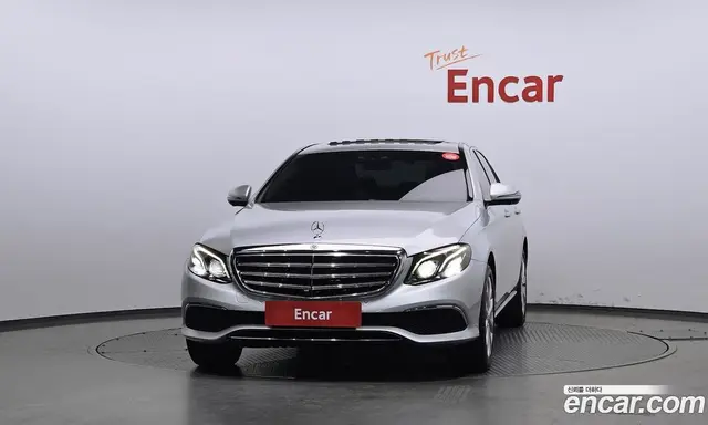 Mercedes-Benz E-Class 2018 2.0 автомат (гидро), миниатюра 3