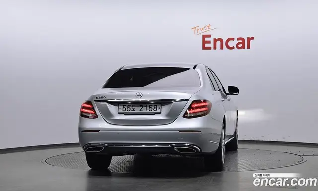 Mercedes-Benz E-Class 2018 2.0 автомат (гидро), миниатюра 4
